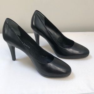 Franco Sarto black pumps